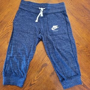 Nike boy's 3/4 sweatpant joggers